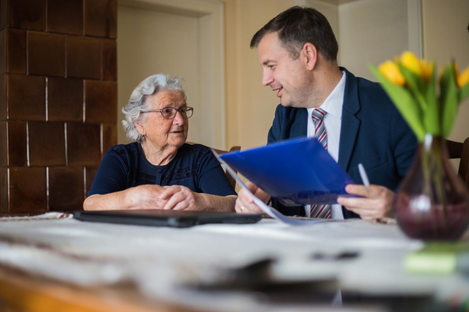 Experienced medical malpractice lawyer consulting with a client about Plaquenil Toxocity